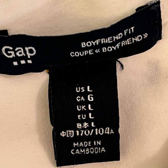 Gap shirt, white with bees. - Picture 2 of 3